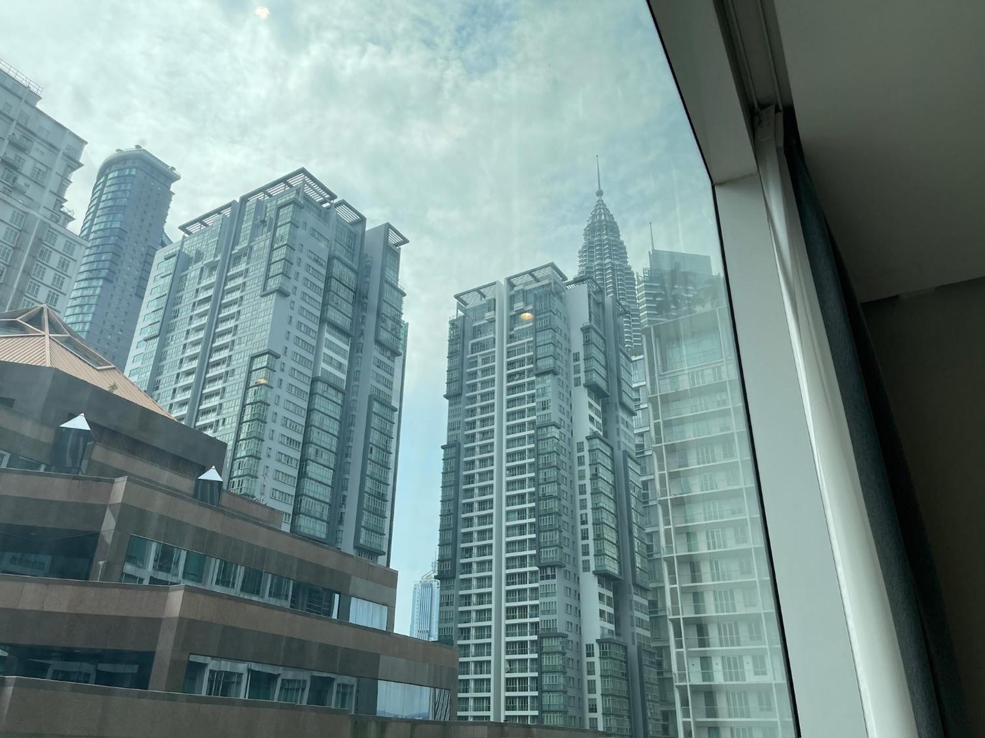 Soho Suites Klcc By Rest Куала-Лумпур Екстер'єр фото